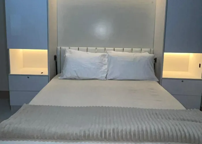 Apartahotel Staycation Manila